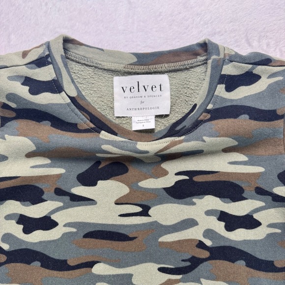 Velvet by Graham & Spencer Anthropologie Camo Puff Sleeve Sweatshirt Top Small - Picture 3 of 4
